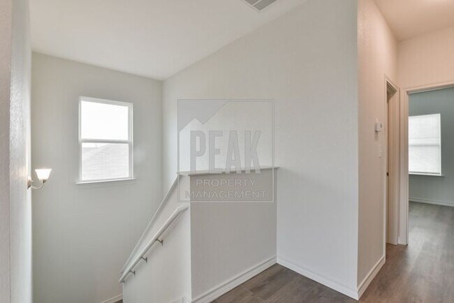 Building Photo - $1395! Stunning Fort Worth Duplex Available for Rent! Stainless Steel Fridge included!
