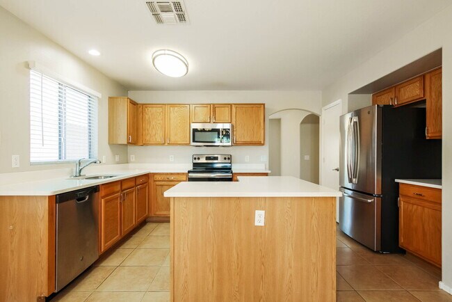 Building Photo - 12654 W Paradise Dr