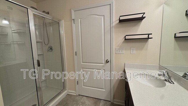 Building Photo - 24 Bush Pl