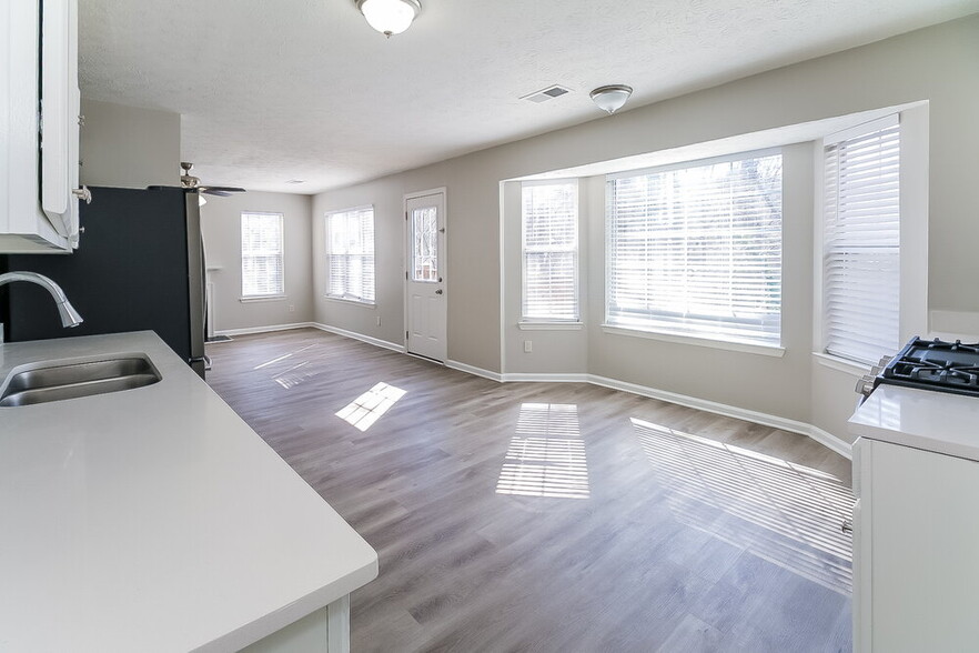 Building Photo - 3453 Columbia Pkwy