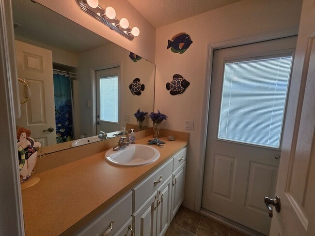 Building Photo - 982 N Foxrun Terrace