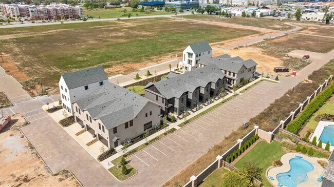 Building Photo - 4611 S 47th St