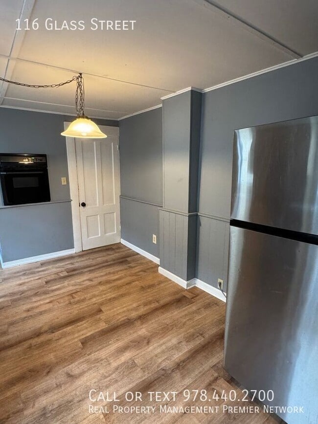 Building Photo - 112-116 Glass St