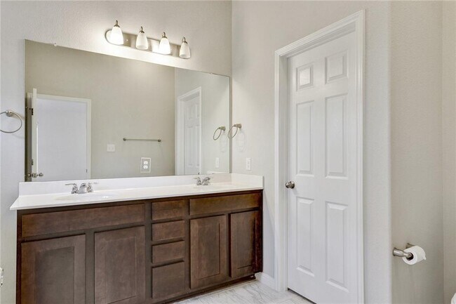 Building Photo - 1008 Goldilocks Ln