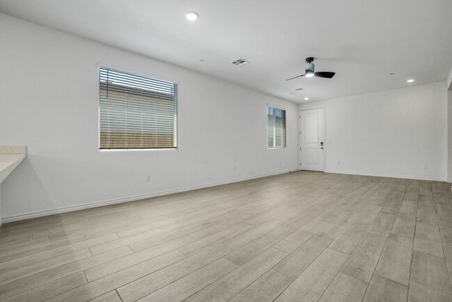 Building Photo - MULTI-GENERATIONAL New Build Home with En Suite In Skye Canyon!