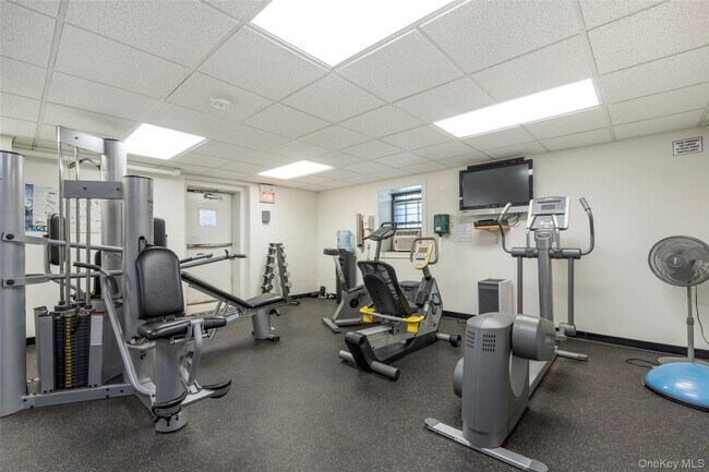 Building Photo - 14 N Chatsworth Ave