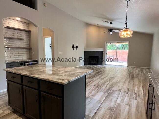 Building Photo - Three Bedroom home in Rancho Escondido