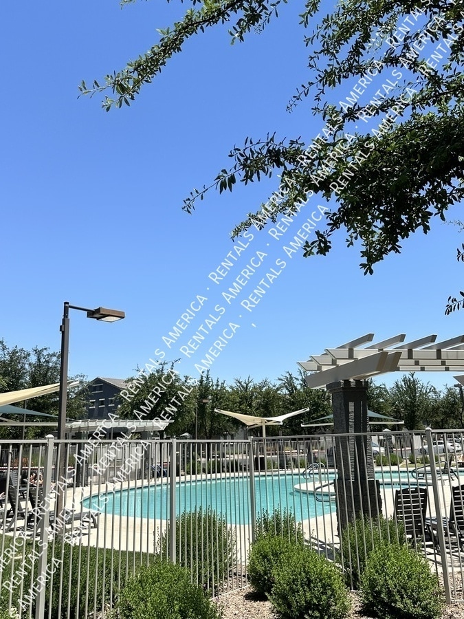 Building Photo - 2401 E Rio Salado Pkwy