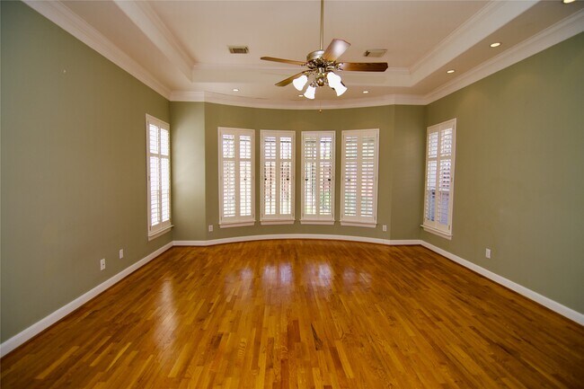 Building Photo - 3015 Bonnebridge Way Blvd