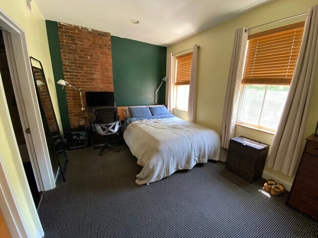 Building Photo - 113 W Dedham St