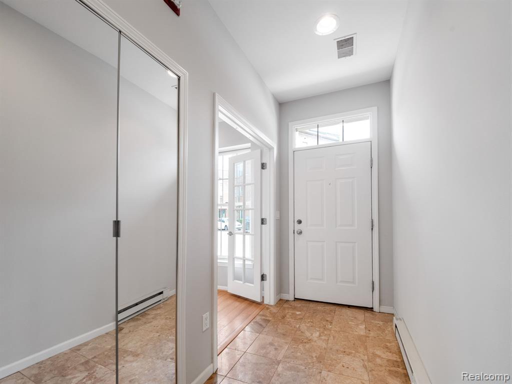 Building Photo - 502 Graten St