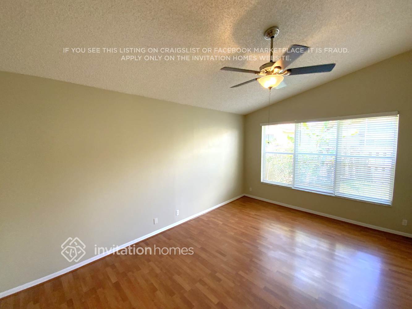 Building Photo - 9549 Lago Dr