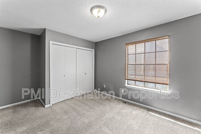 Building Photo - 3201 Creekwood Dr