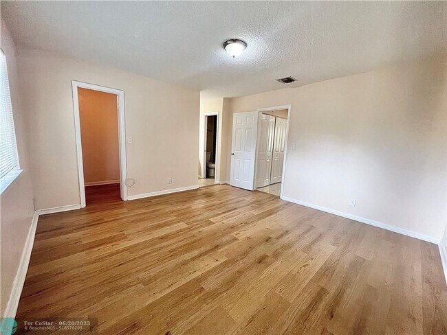 Building Photo - 1343 Hampton Blvd