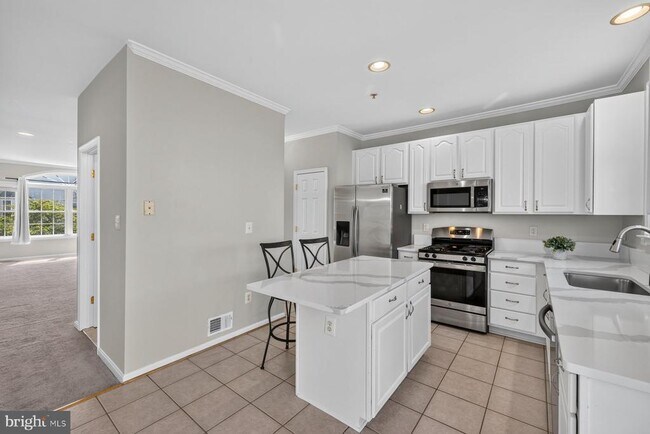 Building Photo - 2495 Cheyenne Dr