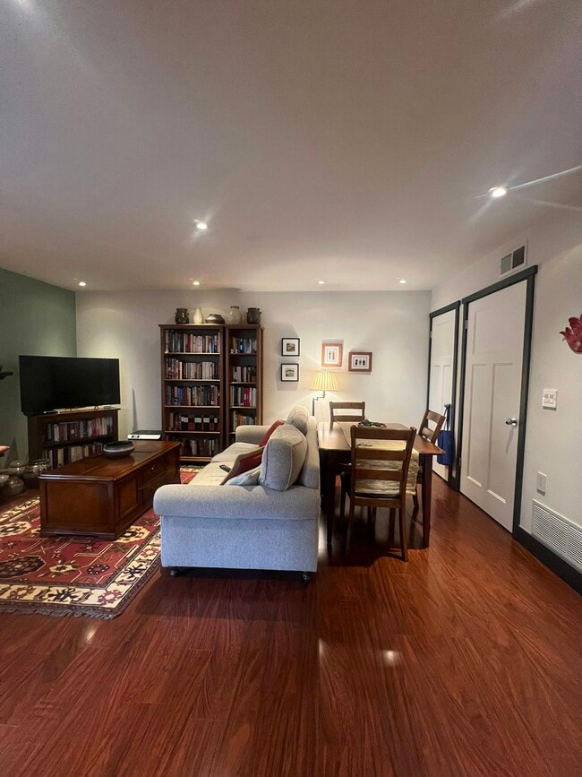 Building Photo - 5194 Makati Cir