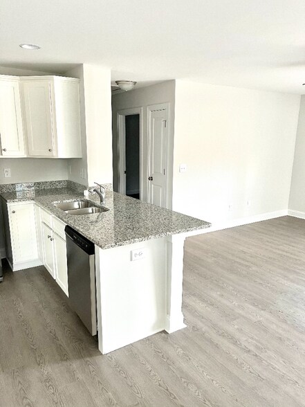 Building Photo - 710 Irene Ave