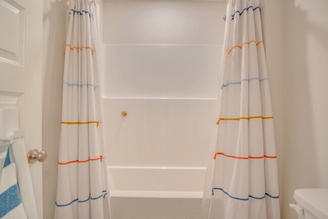 Building Photo - Modern 4BR/3BA Home with Loft, Spacious Yard & Blackwater Reserve Resort-Style Amenities