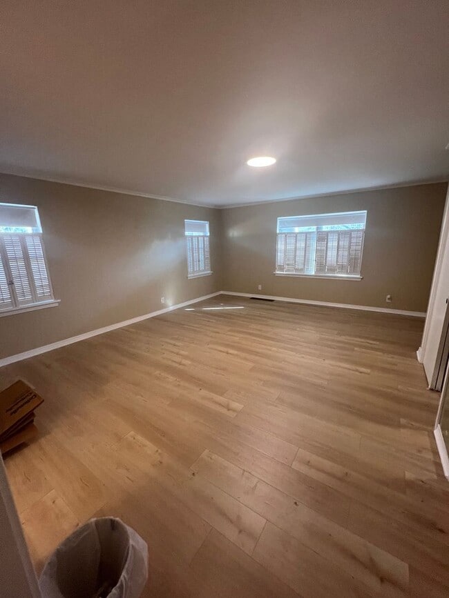 Building Photo - 1404 Melrose Dr