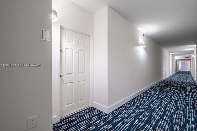 Building Photo - 540 Brickell Key Dr