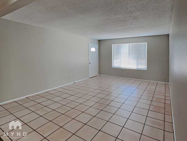 Building Photo - 537 E Laguna Dr