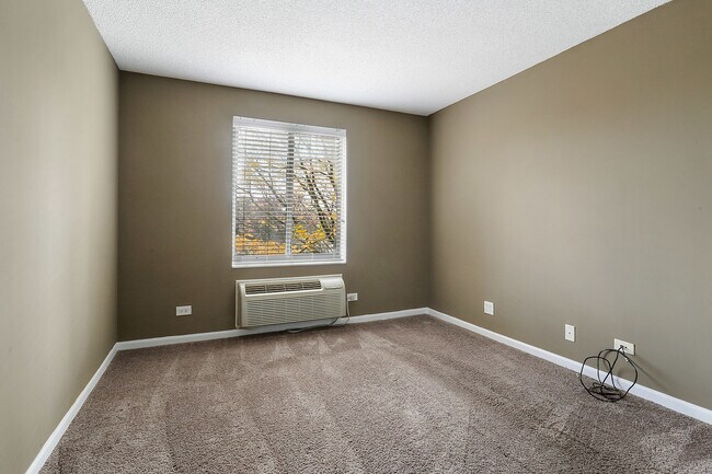 Building Photo - 470 Fawell Blvd