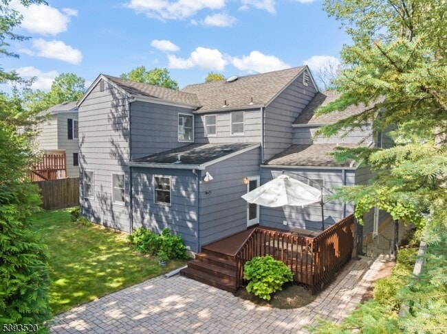 Building Photo - 4 Meadowbrook Rd