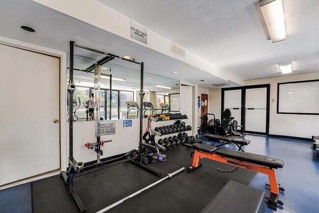 Building Photo - 551 Observer Hwy