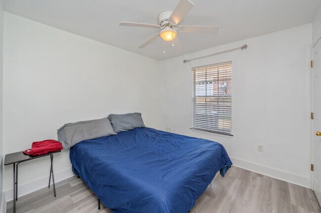 Building Photo - 6100 Saddle Horse Ln