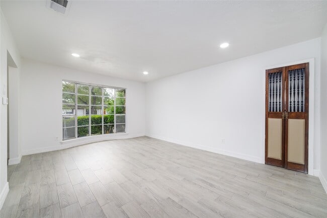 Building Photo - 10830 Sela Ln