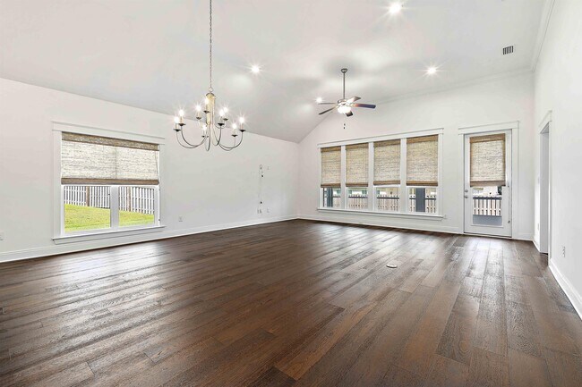 Building Photo - 925 Charleston Loop