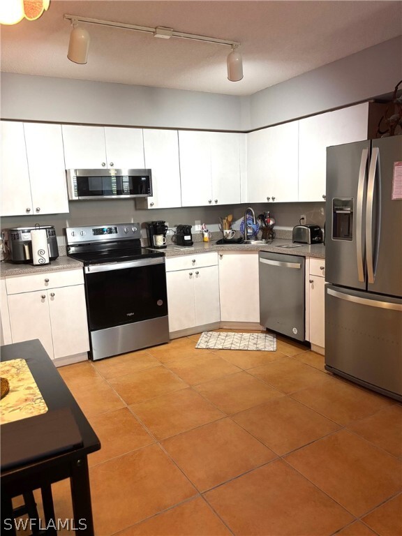 Building Photo - 8687 River Homes Lane