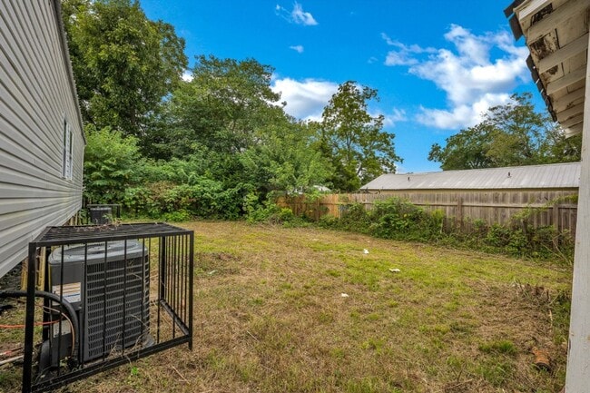 Building Photo - Move in Before the Holidays! Cozy Childers...