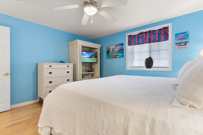 Building Photo - 24 Ashworth Ave