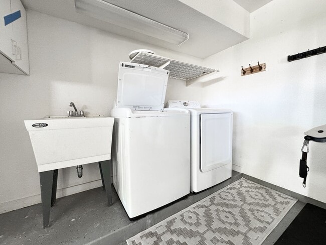 Building Photo - Pet Friendly Kailua Townhouse with A/C