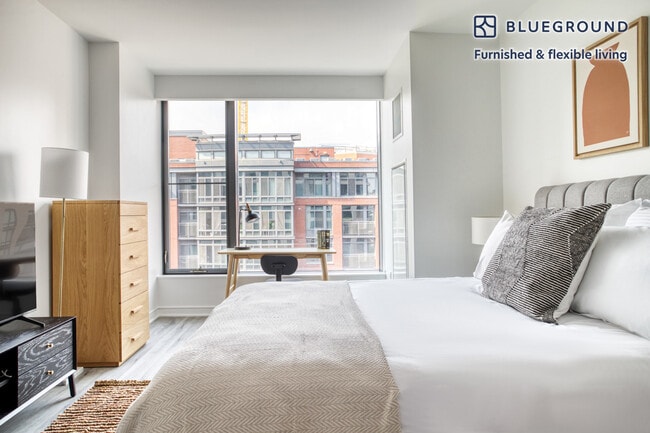 Building Photo - 949 1st St SE