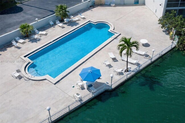 Building Photo - 896 N Federal Hwy