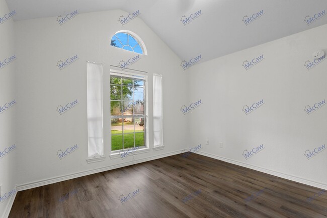 Building Photo - Move-In Special! Lovely 3/2/2 in Granbury!