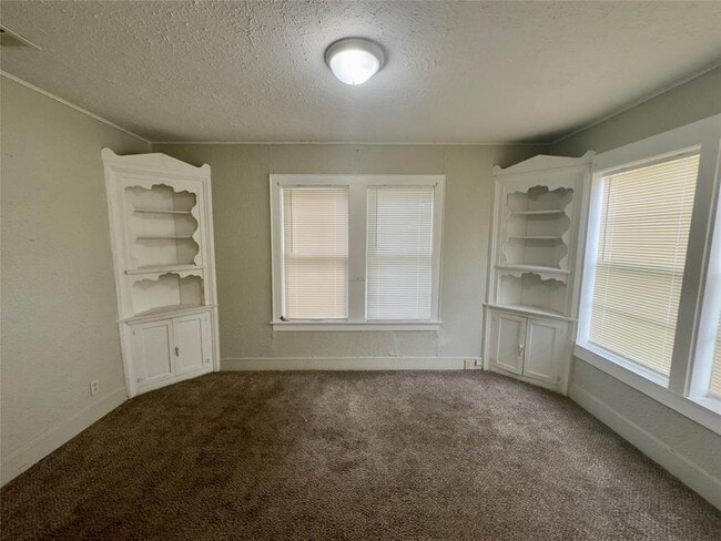 Building Photo - 306 E Bowie St