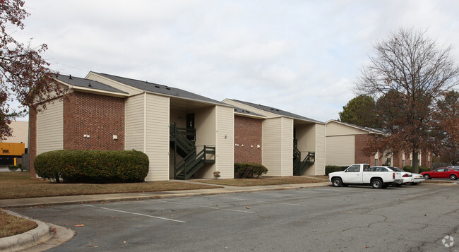 Building Photo - Clayton Manor