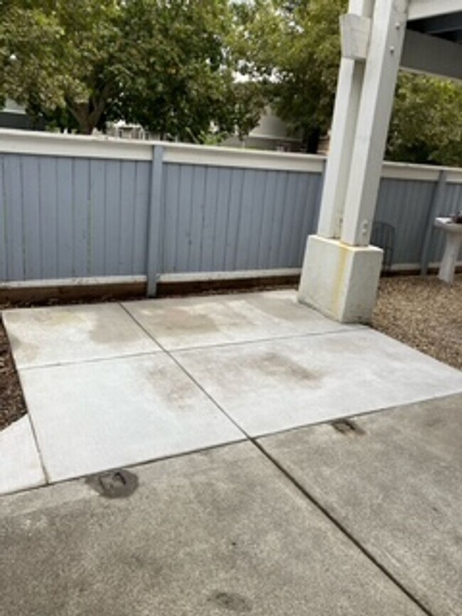 Building Photo - Charming 2 Bedroom, 2 Bathroom Condo in Sa...
