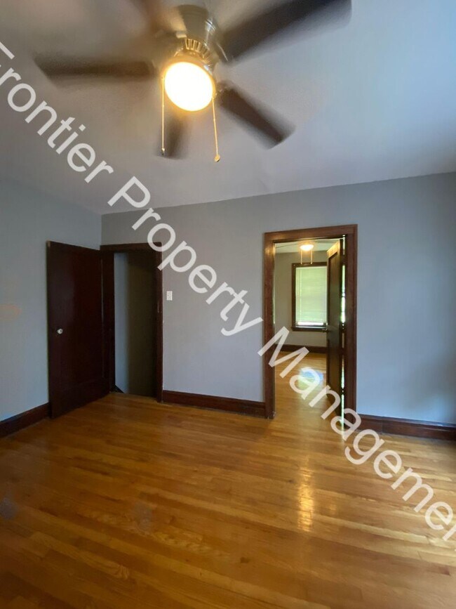 Building Photo - 2 Bed 1 Bath in Dutchtown!