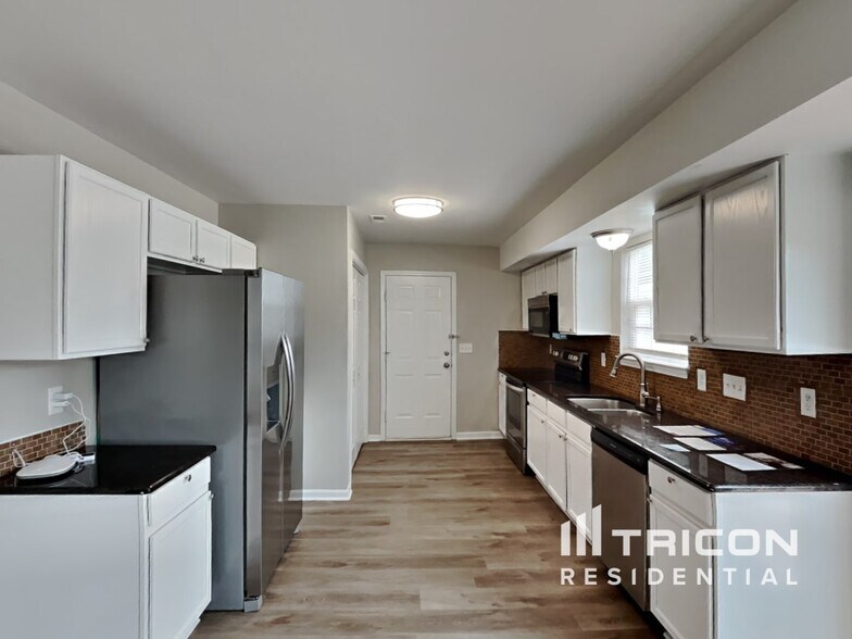 Building Photo - 1521 Clover Ridge Ct