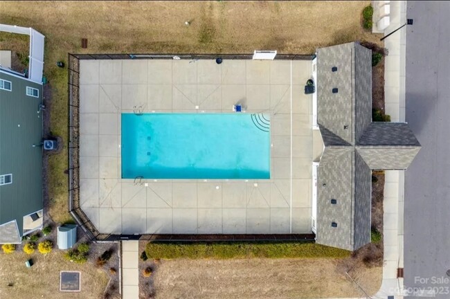 Neighborhood pool - 12224 Whiteside Dr