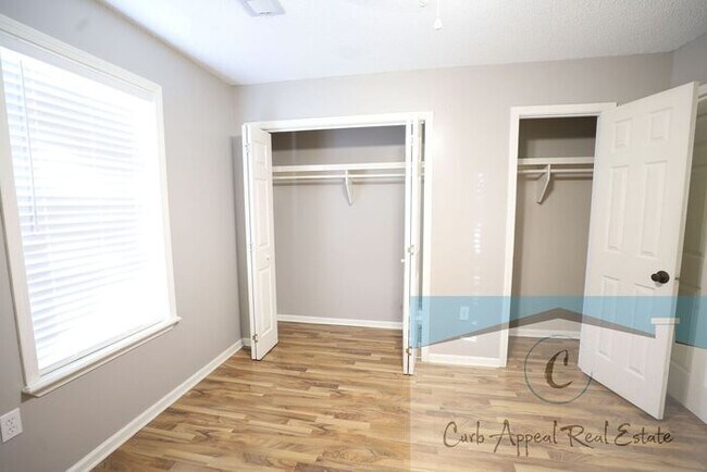Building Photo - Move in special $800!! Beautiful 3 bed 2 bath home - Nettleton