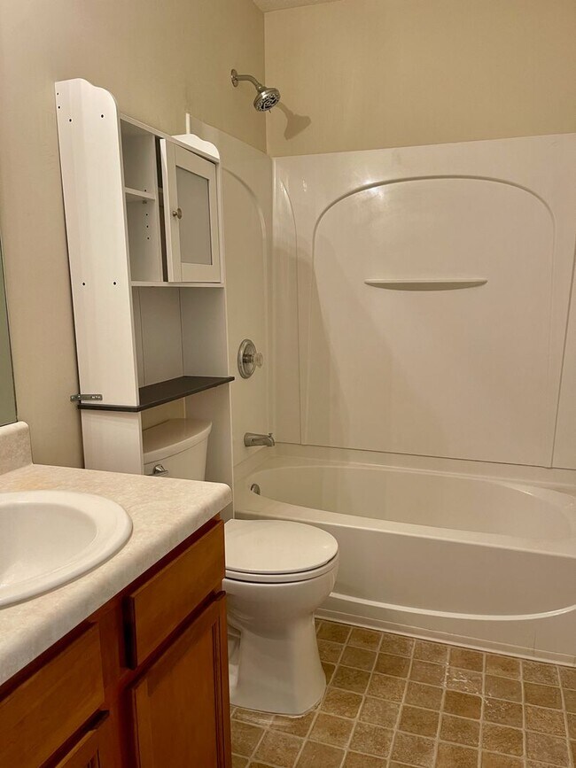 Building Photo - Ranch Home Located Minutes to Downtown Dallas