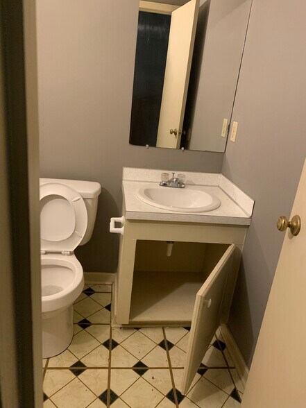 Building Photo - 135 York Dr