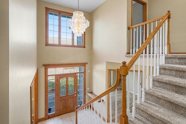 Building Photo - Spacious 4br/4.5 ba Home in Millard Mission Park Neighborhood. Huge Yard, 3 Car Garage