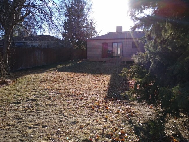 Building Photo - Virginia Village Home New Paint, Carpet, Blinds Backs up to Cherry Creek Trail