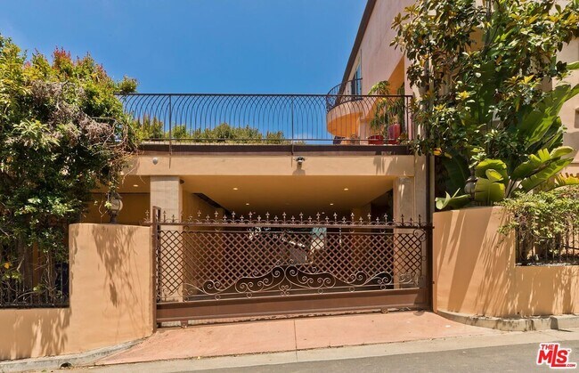 Building Photo - 209 S Anita Ave